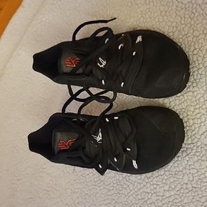 Kyrie Basketball Shoes